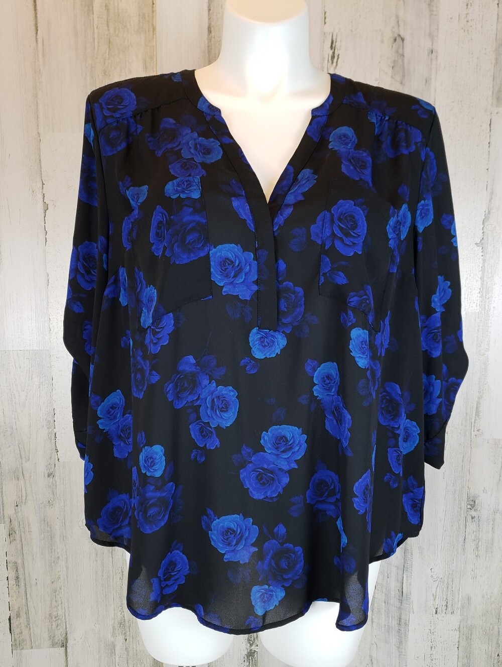 torrid Harper Black Tunic with Electric Blue Rose Print Size 2X